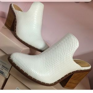 Chinese Laundry mules